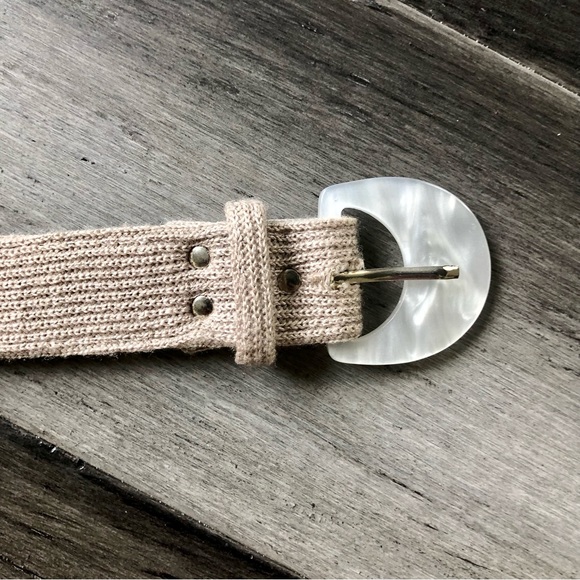 ❤️ LAST DAY Vintage 70s Khaki Knit Belt with Lucite Buckle - Picture 2 of 8